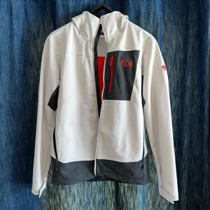 Mountain Hardwear M DRAGON
HOODED JACKET. New condition. Only worn a few times.